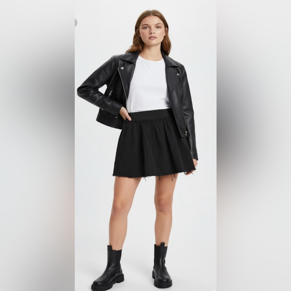 ❄️ NWOT URBAN OUTFITTERS Black Cotton Raw Edge Hem Elastic Waist skater Skirt •M